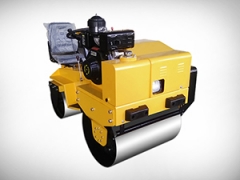 Ride on road roller SVH70